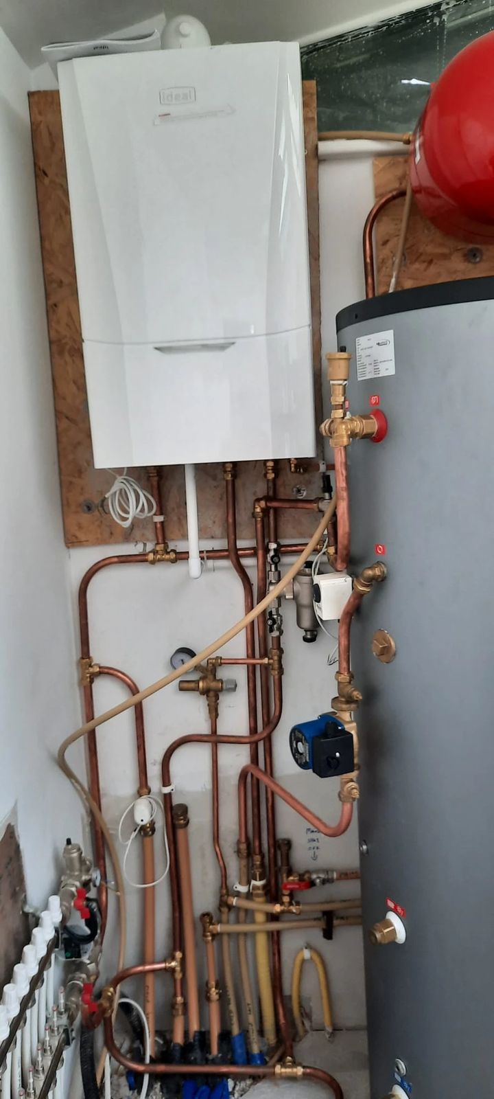 Ideal boiler with new copper pipework and hot water cylinder